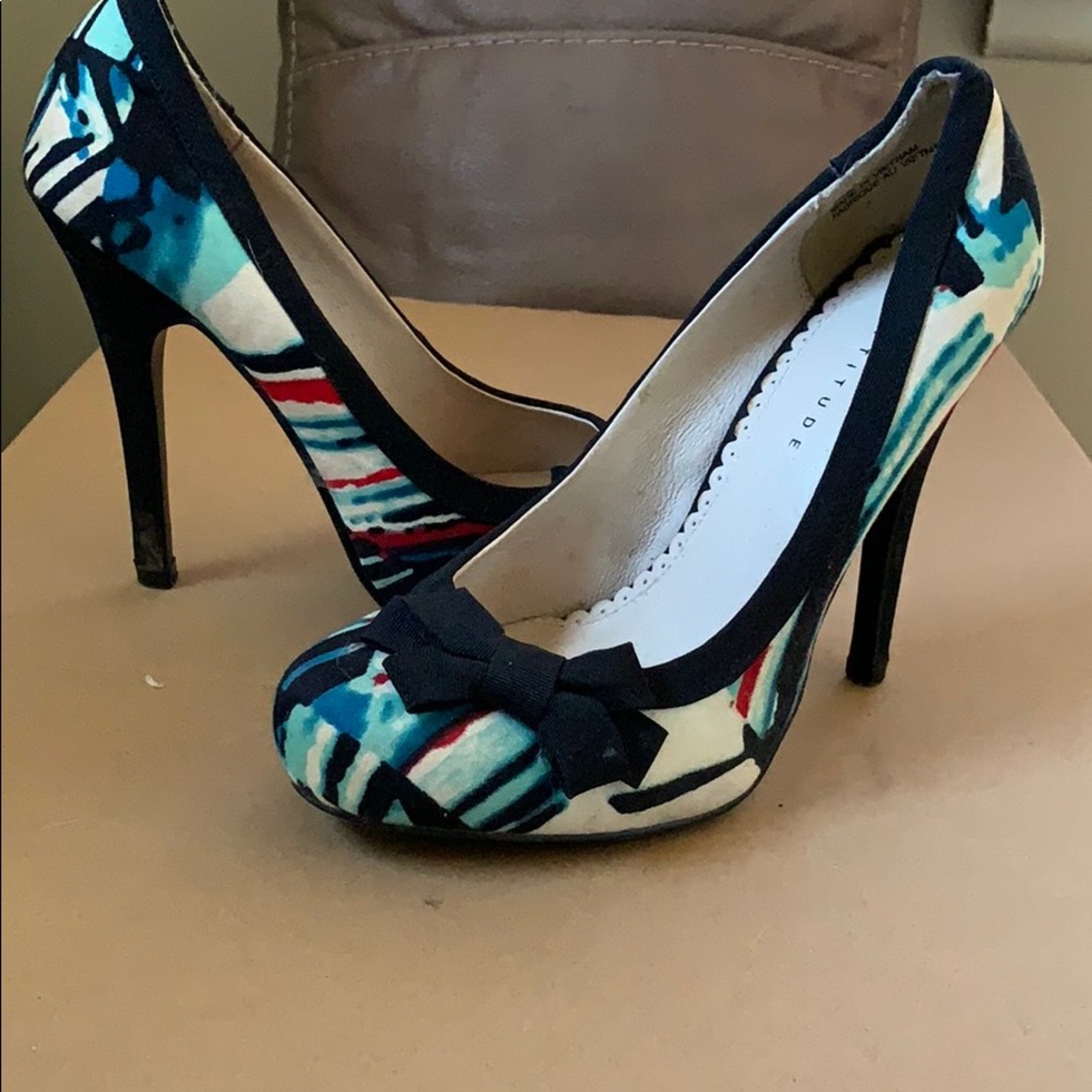 Shoes - Picture 6 of 6